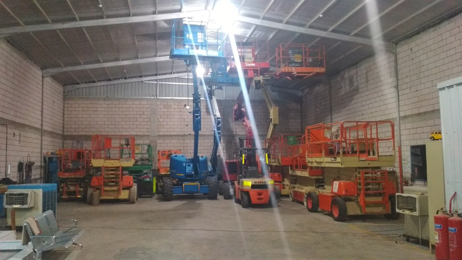 Manlifts and Scissors available in Syria, Manlift Damascus, Manlift Aleppo for sell