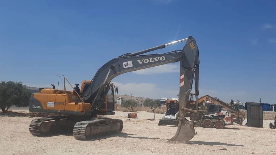 Poclain For sell in Syria, Volvo Poclain Size 210