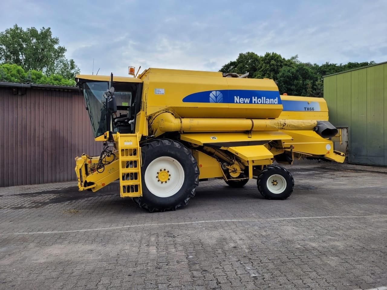 Harvester, New Holland, TX66 , Model 2006, Available in Riyadh, For Sell