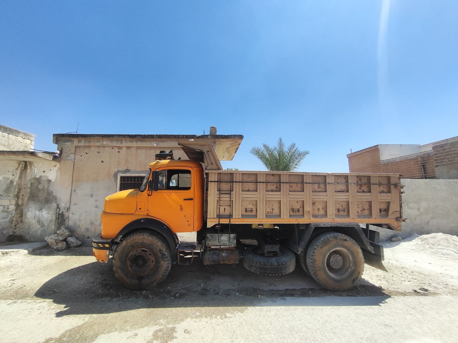 Syria Dump Trucks for Sale, Mercedes Truck, Type 360, for Sale i Aleppo