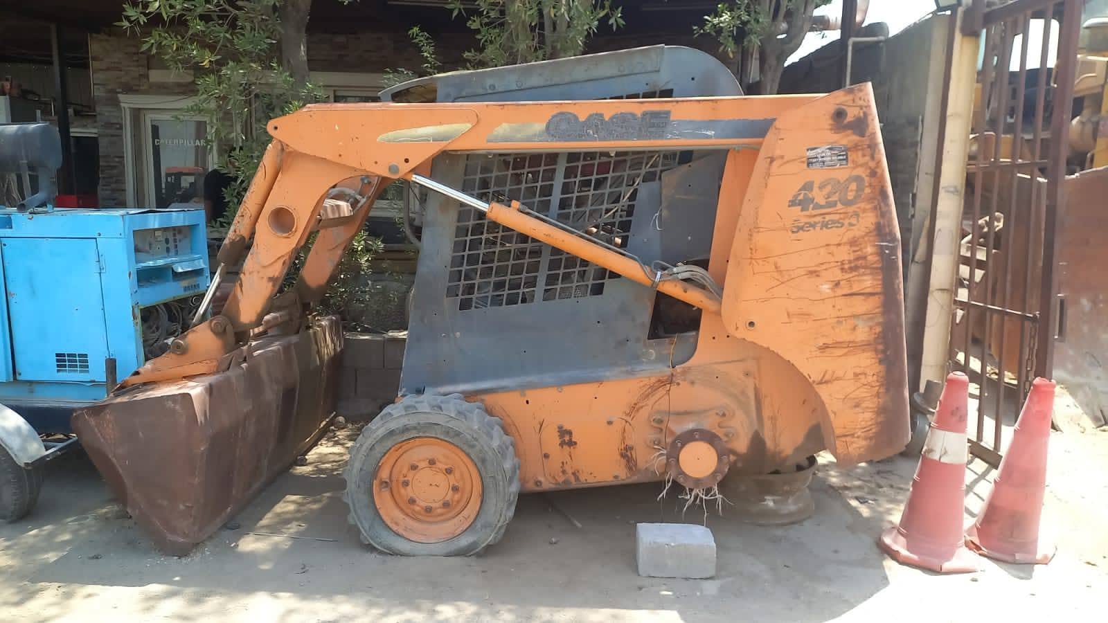Syria Loaders for Sell, Bobcat for sell, Bobcat spare parts in Syria for Sell, Available in Damascus