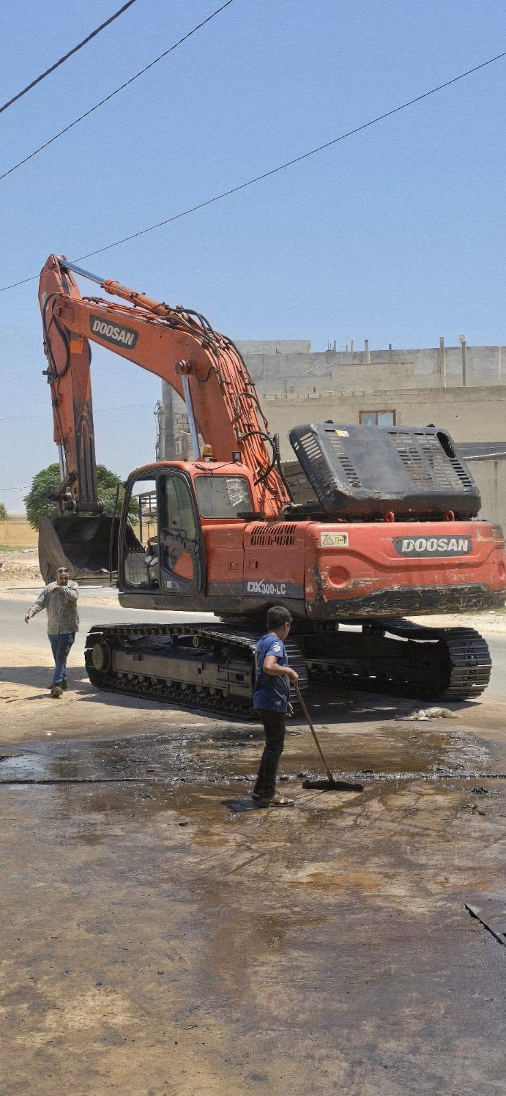 Syria Poclains for sell, Syri Excavators in Syria, Doosan Excavator for sell in IDLIB, Available jack hammer, Bucket, Digging Tools