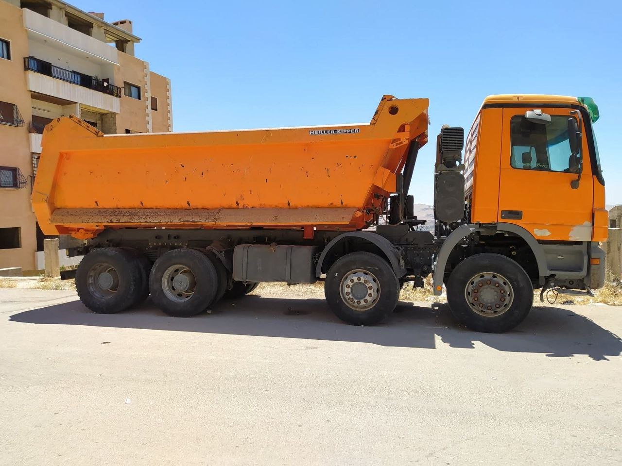 حصادة زراعية نيوهولاند