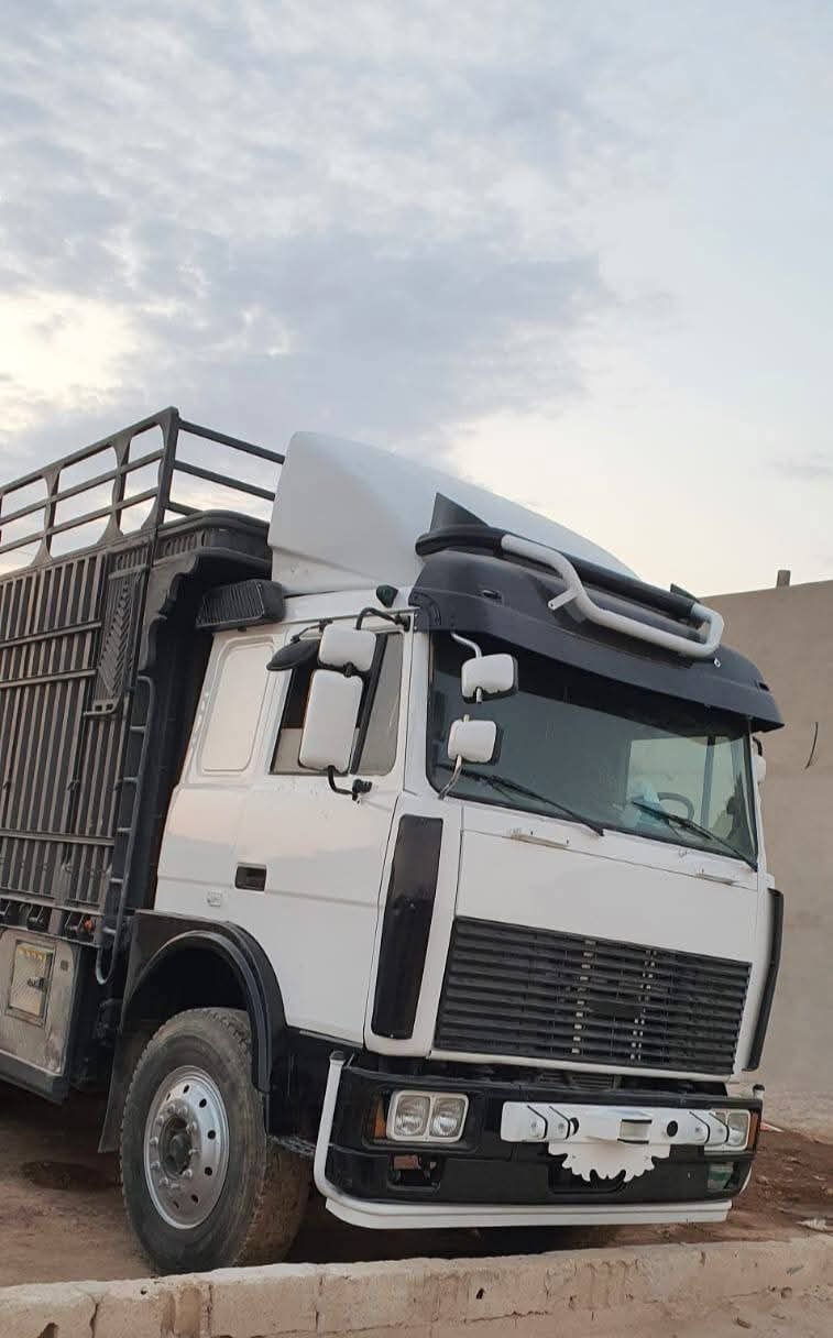 بيع وشراء شاحنات النقل الثقيل في سوريا، متوفرة شاحنة ماز موديل 2004، متواجدة في حماة