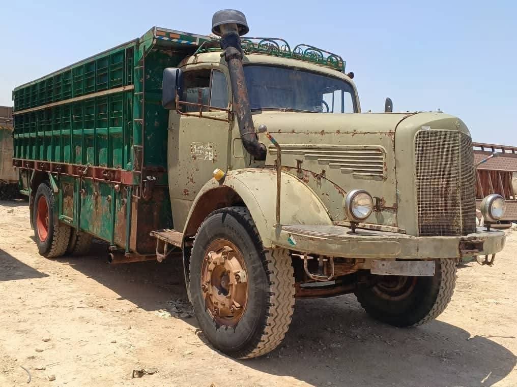 شاحنة نقل مرسيدس ضخمة موديل 56، محرك مرسيدس 24 نظيف، تواجد الرقة، قاطرات وشاحنات ثقيلة سوريا