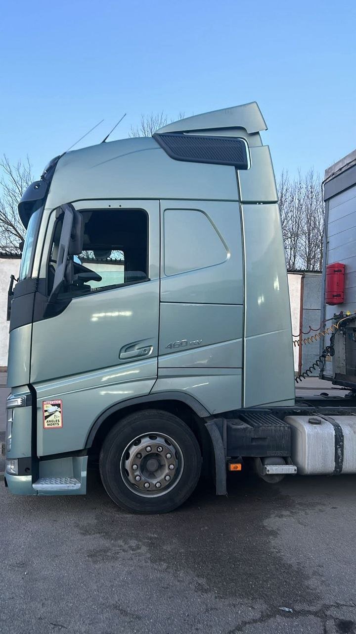 تريلا موديل 2013، داعشية، مقاس 460، منفاخ أمامي وخلفي، تواجد حلب، تريلات نقل البضائع بين المدن السورية