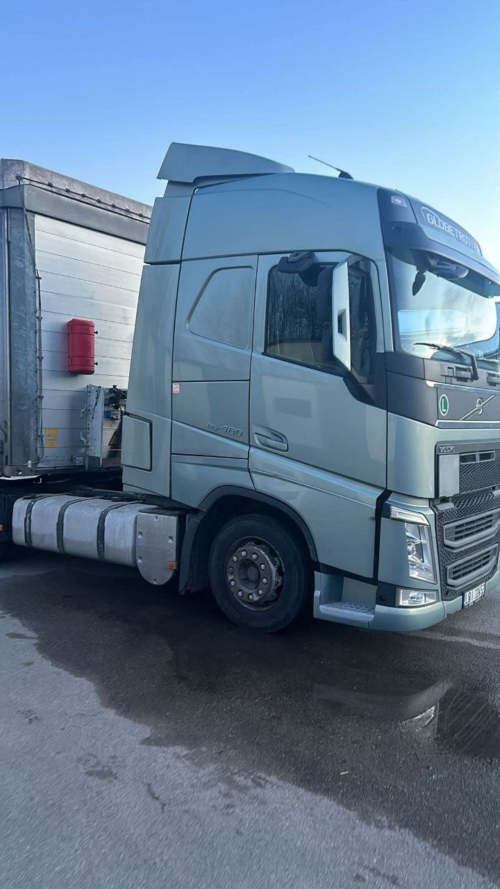 تريلا موديل 2013، داعشية، مقاس 460، منفاخ أمامي وخلفي، تواجد حلب، تريلات نقل البضائع بين المدن السورية