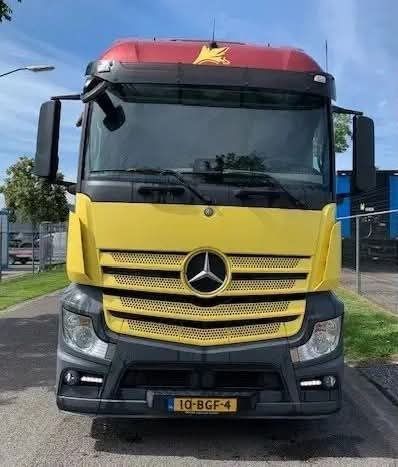 رأس سيارة شاحنة Actros 1840 موديل 2015، عدد الكيلومترات 711409، سوست ومنافيخ، تواجد اللاذقية، أسعار منافسة في سوق المعدات