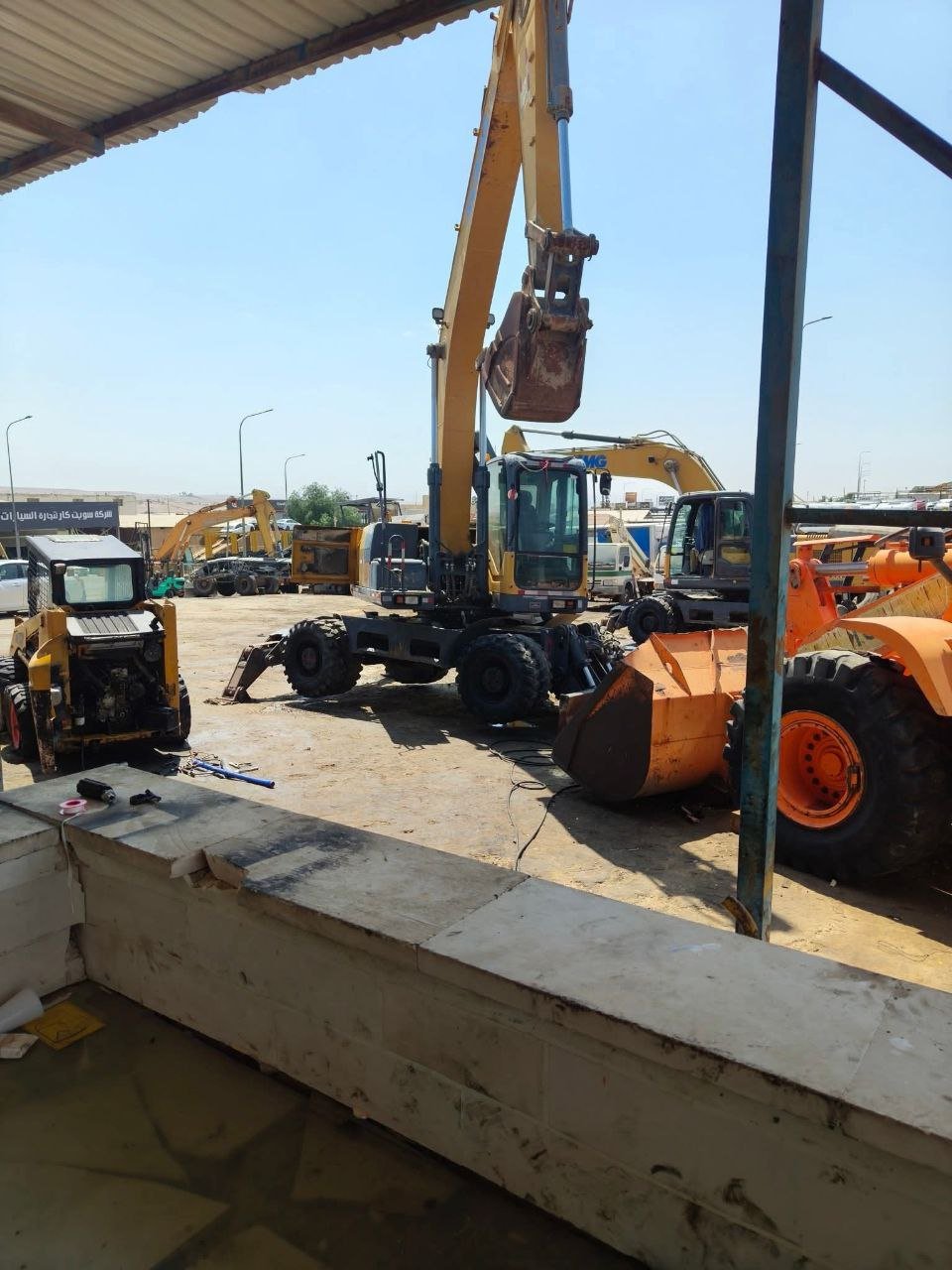 Excavator XCMG 210W Model 2017 Located in Aleppo in Excellent Condition