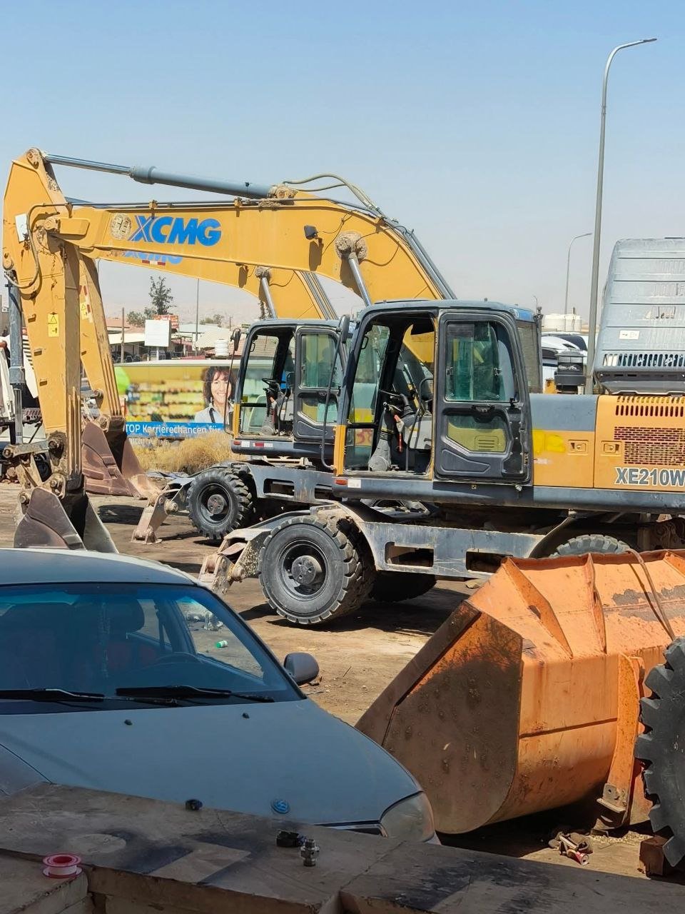 حفار XCMG 210W موديل 2017 تواجد حلب بحالة ممتازة