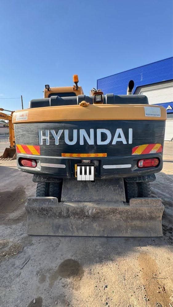 🚜 Hyundai R140W-7 Wheeled Excavator Model 2017 Located in Raqqa