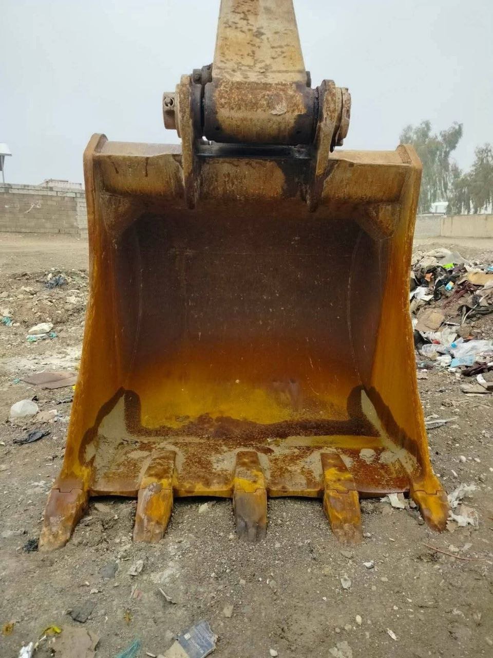Caterpillar Excavator Size 350 Model 2002 Ready for Work, Location Daraa