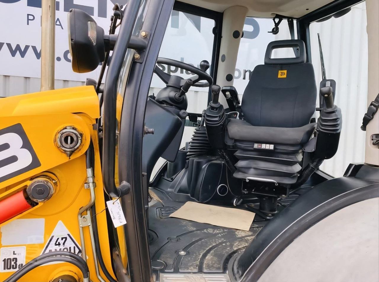 JCB 3CX Loader Model 2015 Location Damascus