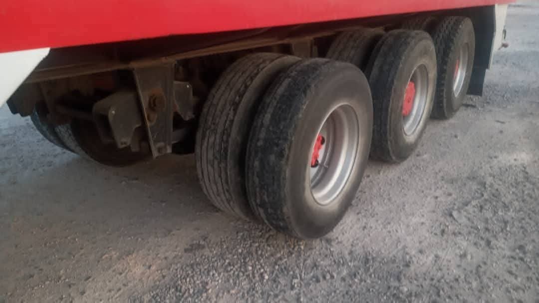 Iveco تريلا مديل 2011 طول 15 متر عرض 2.80 ارتفاع الجنب 3 متر , تواجد حماة , تريلات نقل البضائع بين المدن السورية