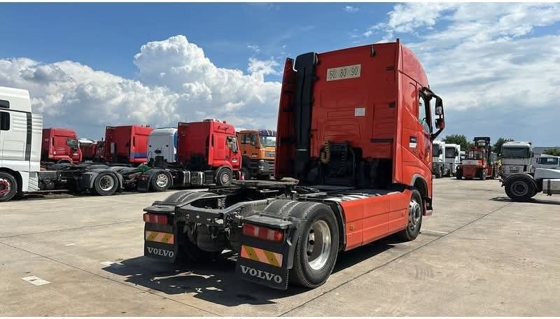 رأس سيارة شاحنة فولفو 500 موديل 2015 وارد أوروبي، مجمرك، تواجد حلب، منصات بيع شاحنات النقل الثقيل في سوريا