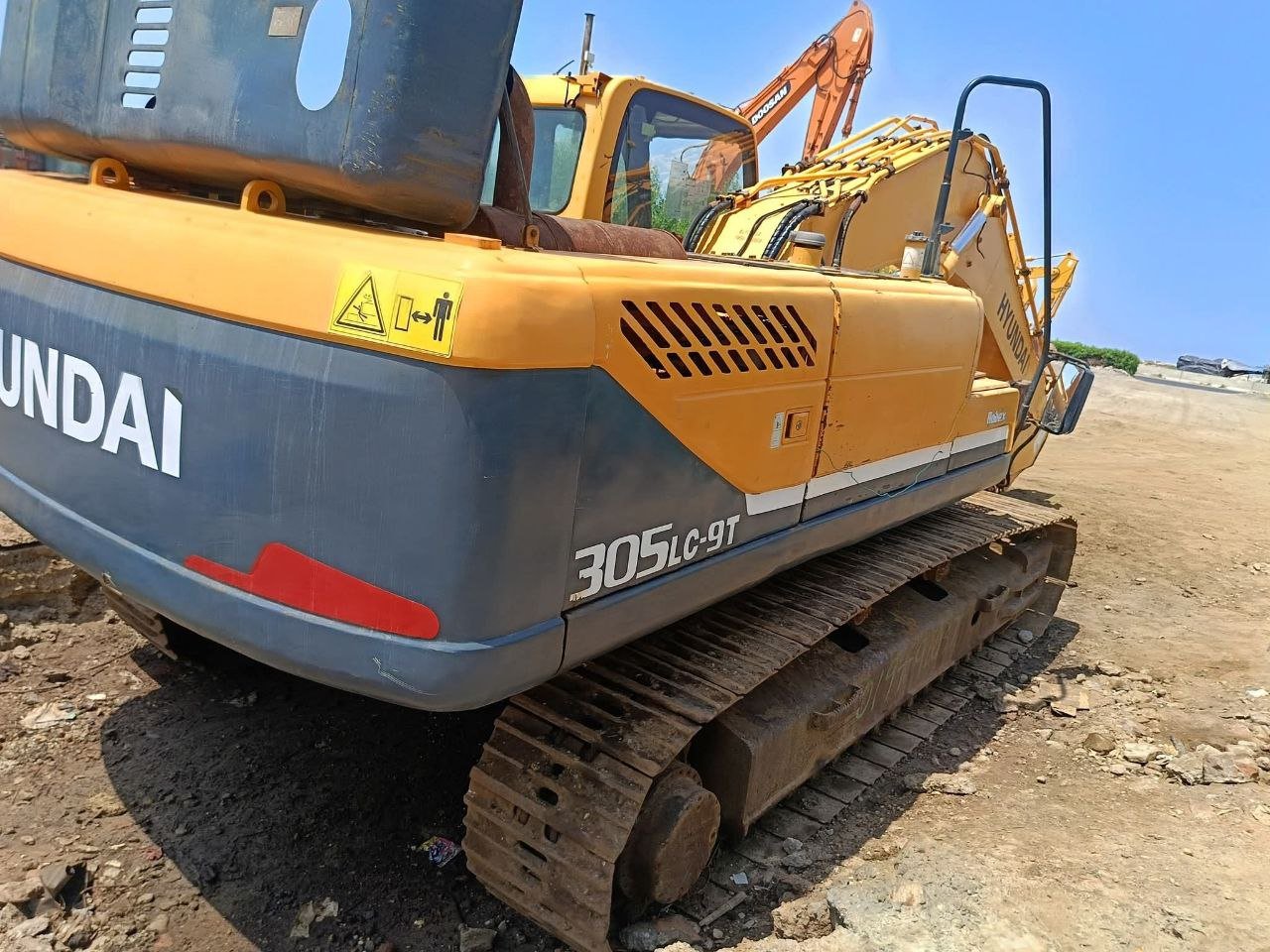 Hyundai 305 Excavator 2011 – European Import for Sale in Hama , Excavator Market in Syria