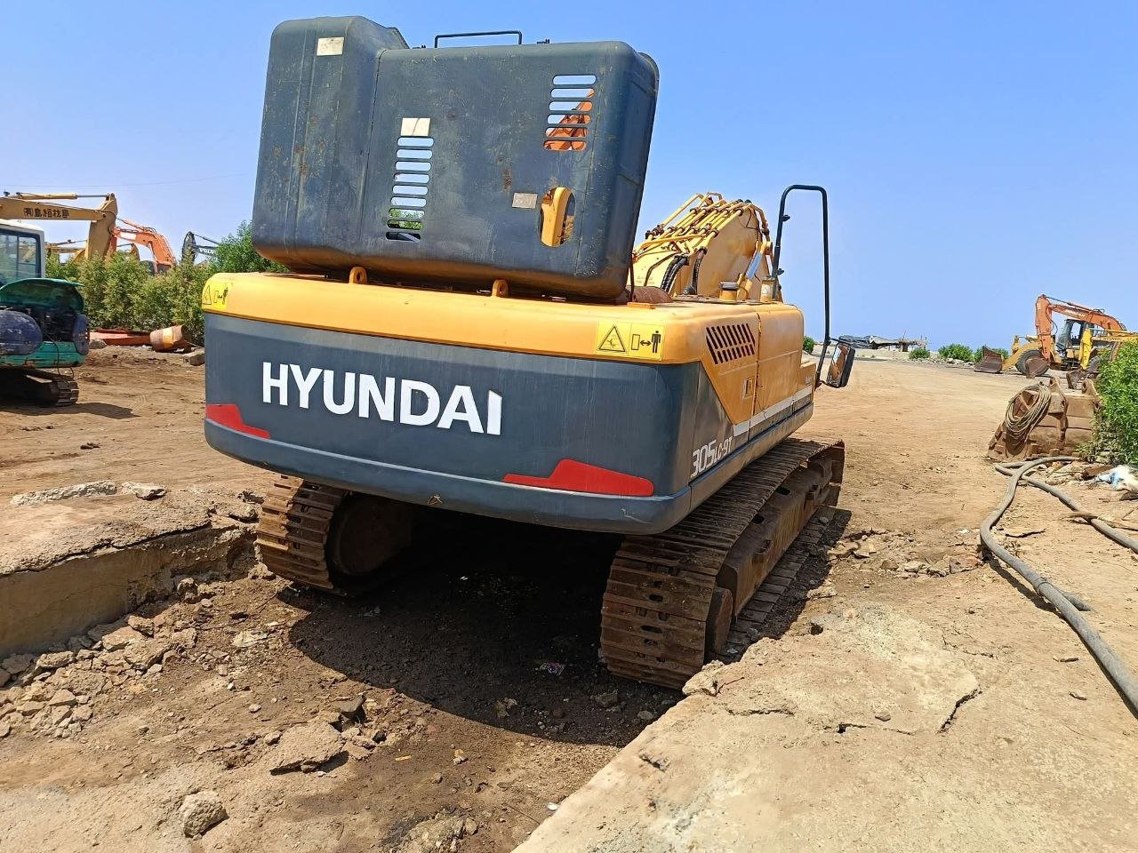 Hyundai 305 Excavator 2011 – European Import for Sale in Hama , Excavator Market in Syria