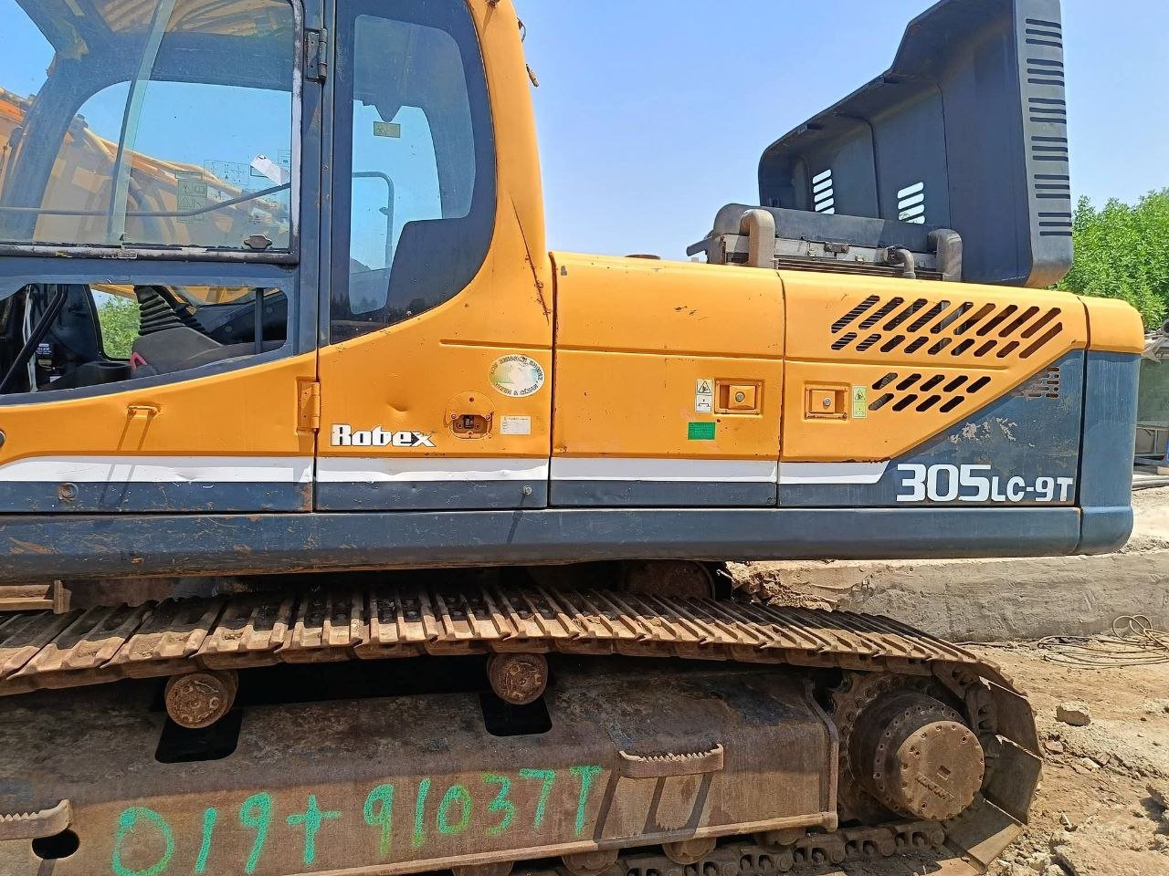 Hyundai 305 Excavator 2011 – European Import for Sale in Hama , Excavator Market in Syria