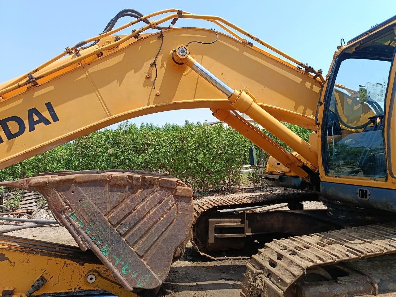 Hyundai 305 Excavator 2011 – European Import for Sale in Hama , Excavator Market in Syria