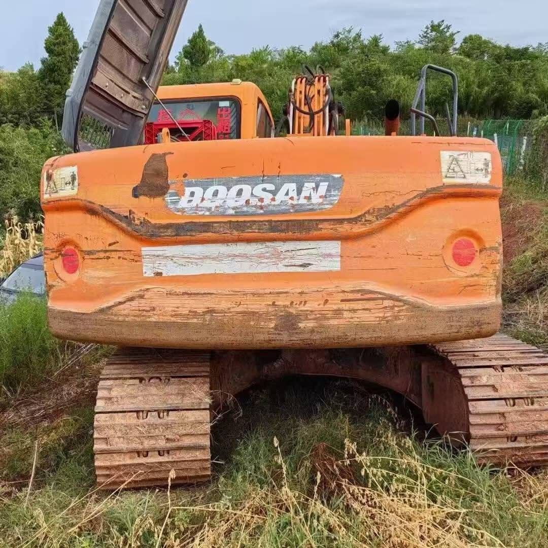 Doosan Excavator for Sale in Homs, 1999 Doosan 150 Excavator, Located in Homs, Heavy Equipment Prices