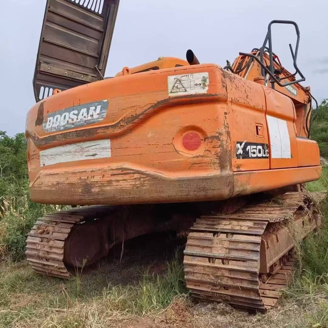 Doosan Excavator for Sale in Homs, 1999 Doosan 150 Excavator, Located in Homs, Heavy Equipment Prices
