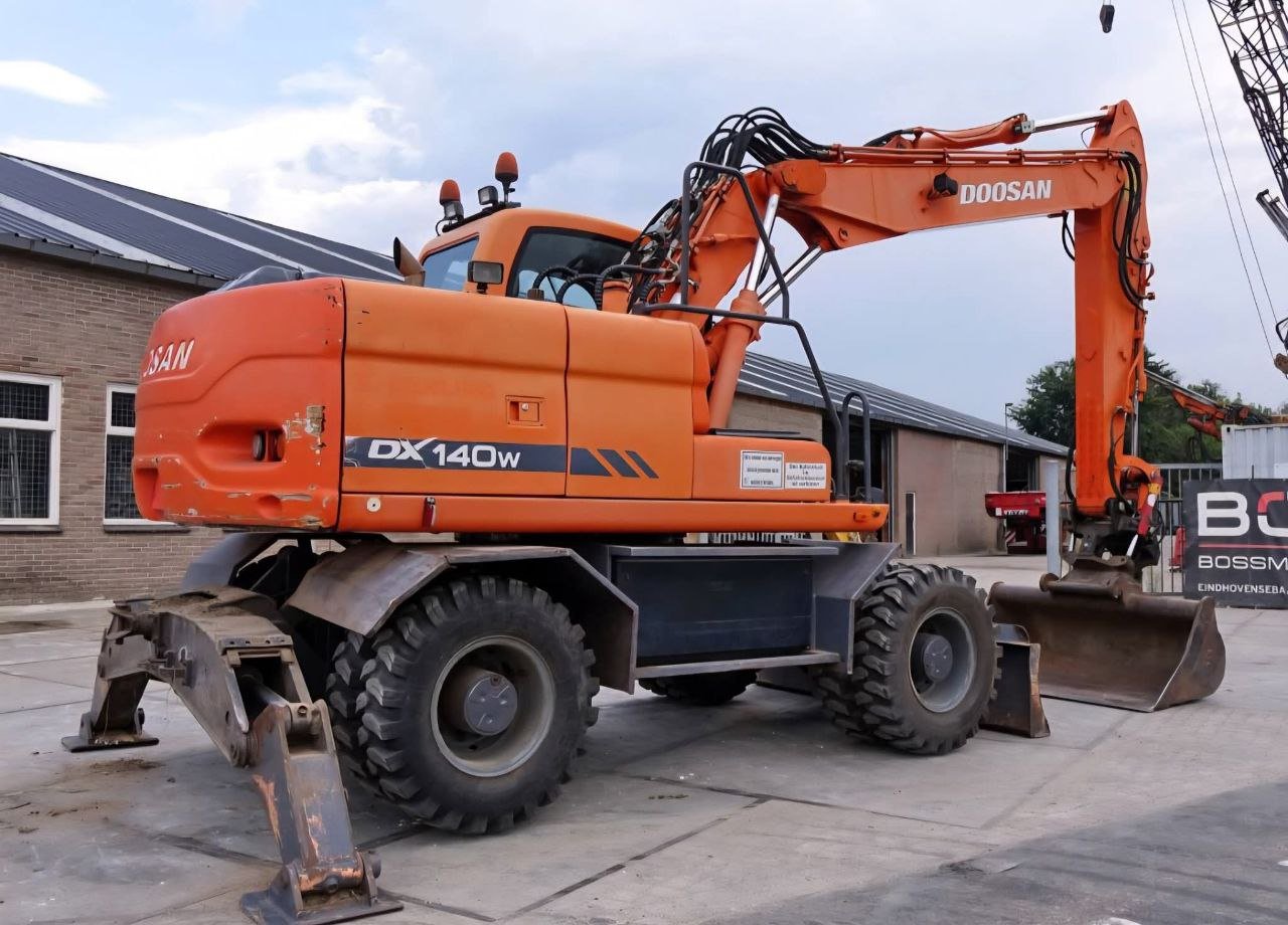 Doosan Excavator for Sale in Homs, Doosan DX140W Wheel Excavator 2015 European Imported and Cleared, Located in Homs