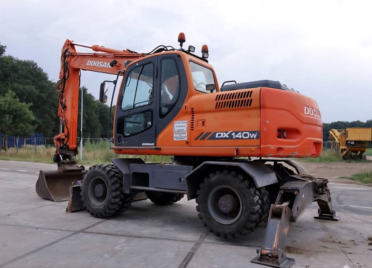 Doosan Excavator for Sale in Homs, Doosan DX140W Wheel Excavator 2015 European Imported and Cleared, Located in Homs