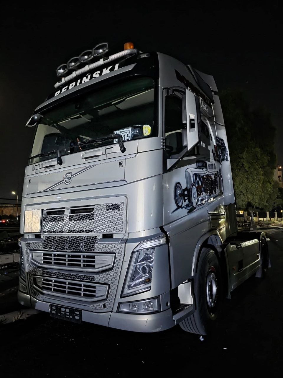 Volvo Truck Head for Sale in Daraa, Volvo Truck Head Model 460 Year 2015 Located in Daraa, Truck Market Syria