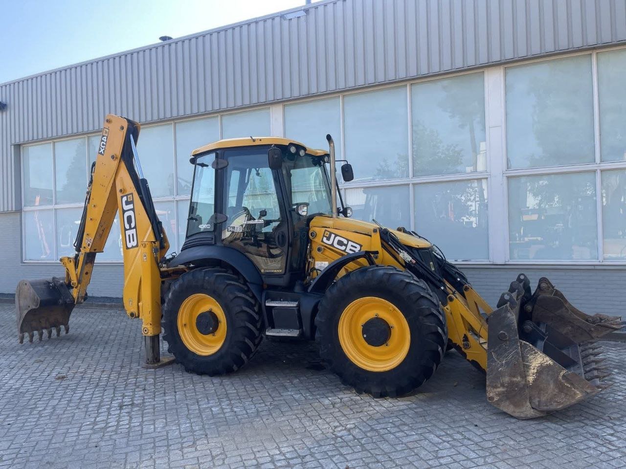 للبيع تركس جي سي بي في حماة, لودر JCB 4CX موديل 2015 تواجد حماة, سوق المعدات الثقيلة في سوريا