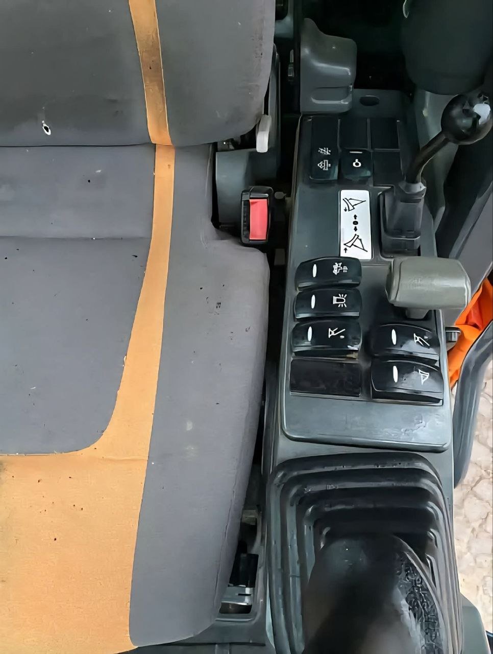 Doosan Excavator for Sale in Homs, Doosan Wheel Excavator DX160W Model 2016 Located in Homs, Heavy Equipment Market Syria