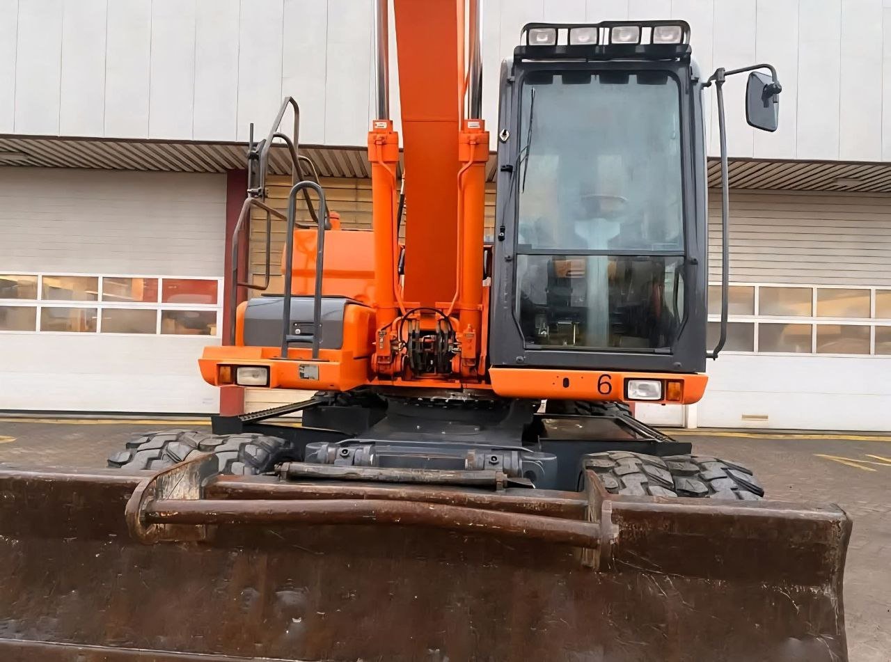 Doosan Excavator for Sale in Homs, Doosan Wheel Excavator DX160W Model 2016 Located in Homs, Heavy Equipment Market Syria