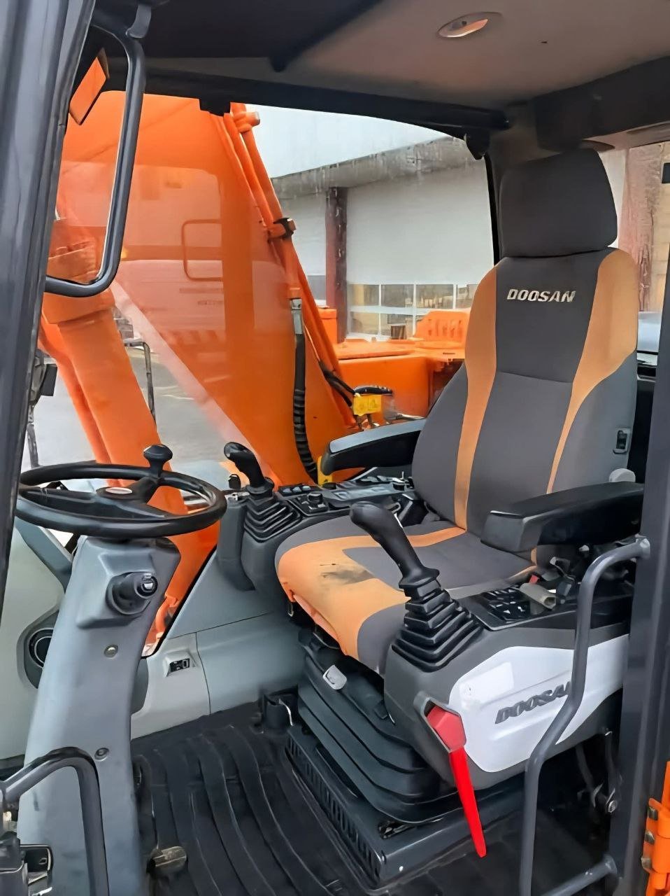 Doosan Excavator for Sale in Homs, Doosan Wheel Excavator DX160W Model 2016 Located in Homs, Heavy Equipment Market Syria