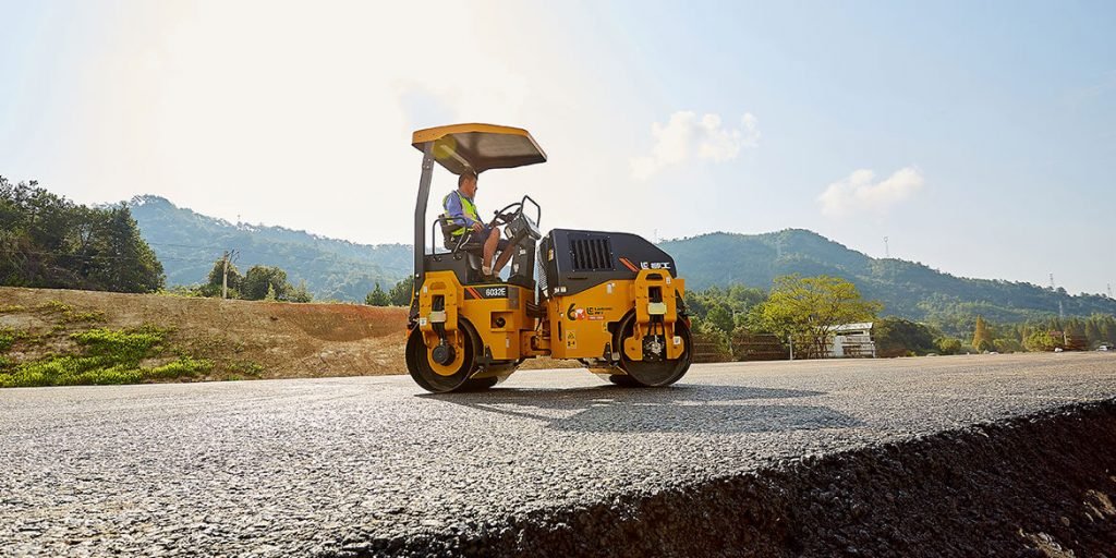 Chinese Equipment Agency in Syria, LiuGong Roller Model 6032E 2022 Located in Damascus, Heavy Equipment Market Syria