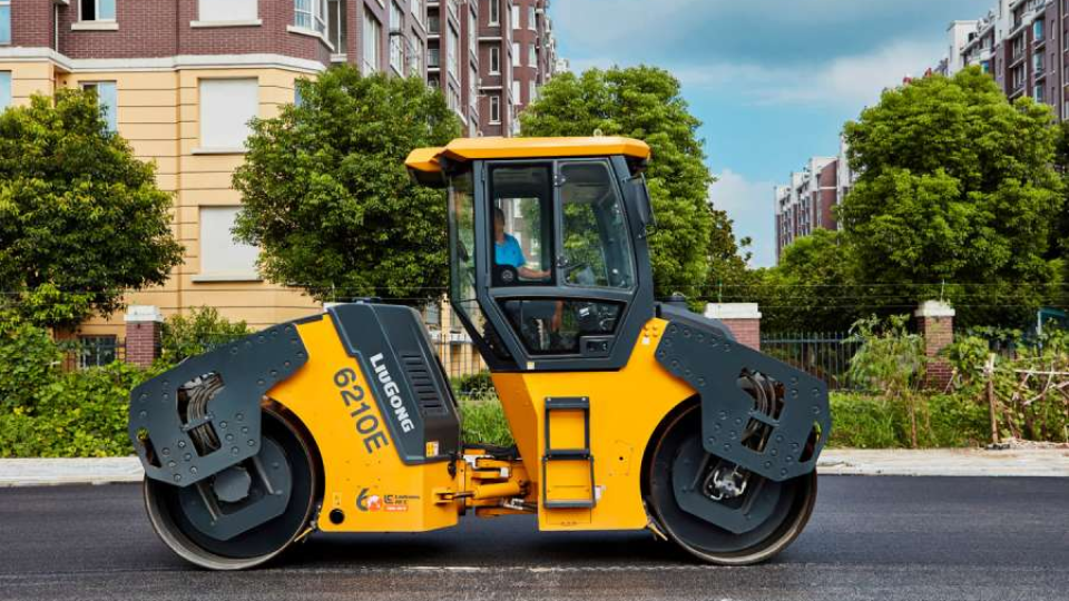 Chinese Equipment Agency in Syria, LiuGong Roller Model 6210E 2020 Located in Hama, Heavy Equipment Market Syria