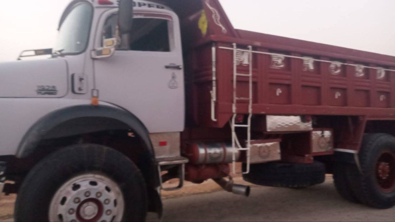 Mercedes Dump Truck for Sale in Daraa, 1971 Mercedes Tipper Truck Located in Daraa, Truck Market Syria