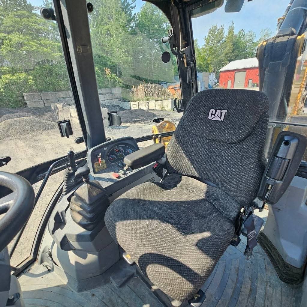 للبيع تركس كاتربيلر في دمشق, لودر كاتربيلر Caterpillar 420F موديل 2015 تواجد دمشق, سوق المعدات الثقيلة في سوريا