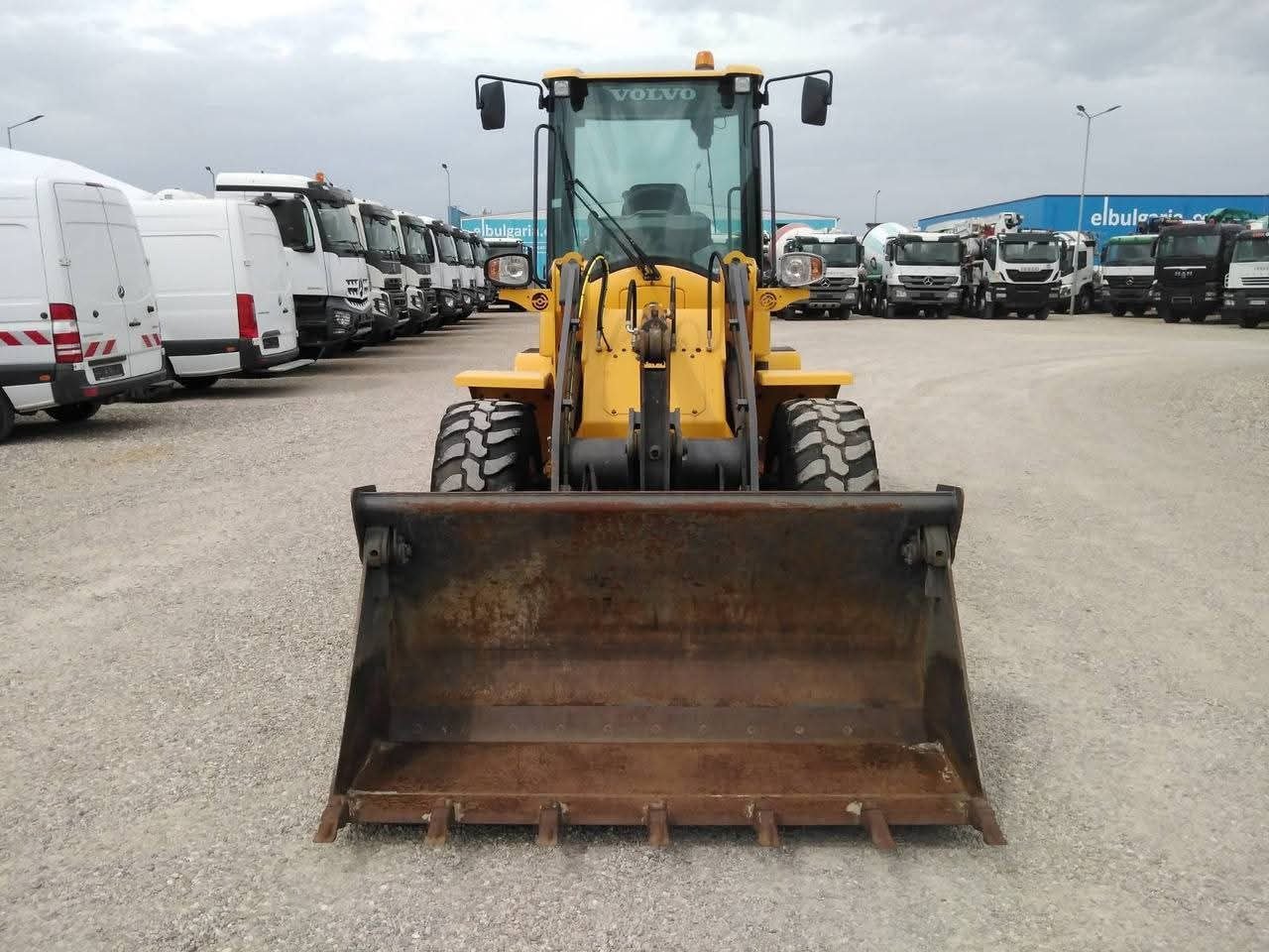 Caterpillar Loader for Sale in Damascus, VOLVO L30G Loader 2015 Located in Damascus, Heavy Equipment Market Syria