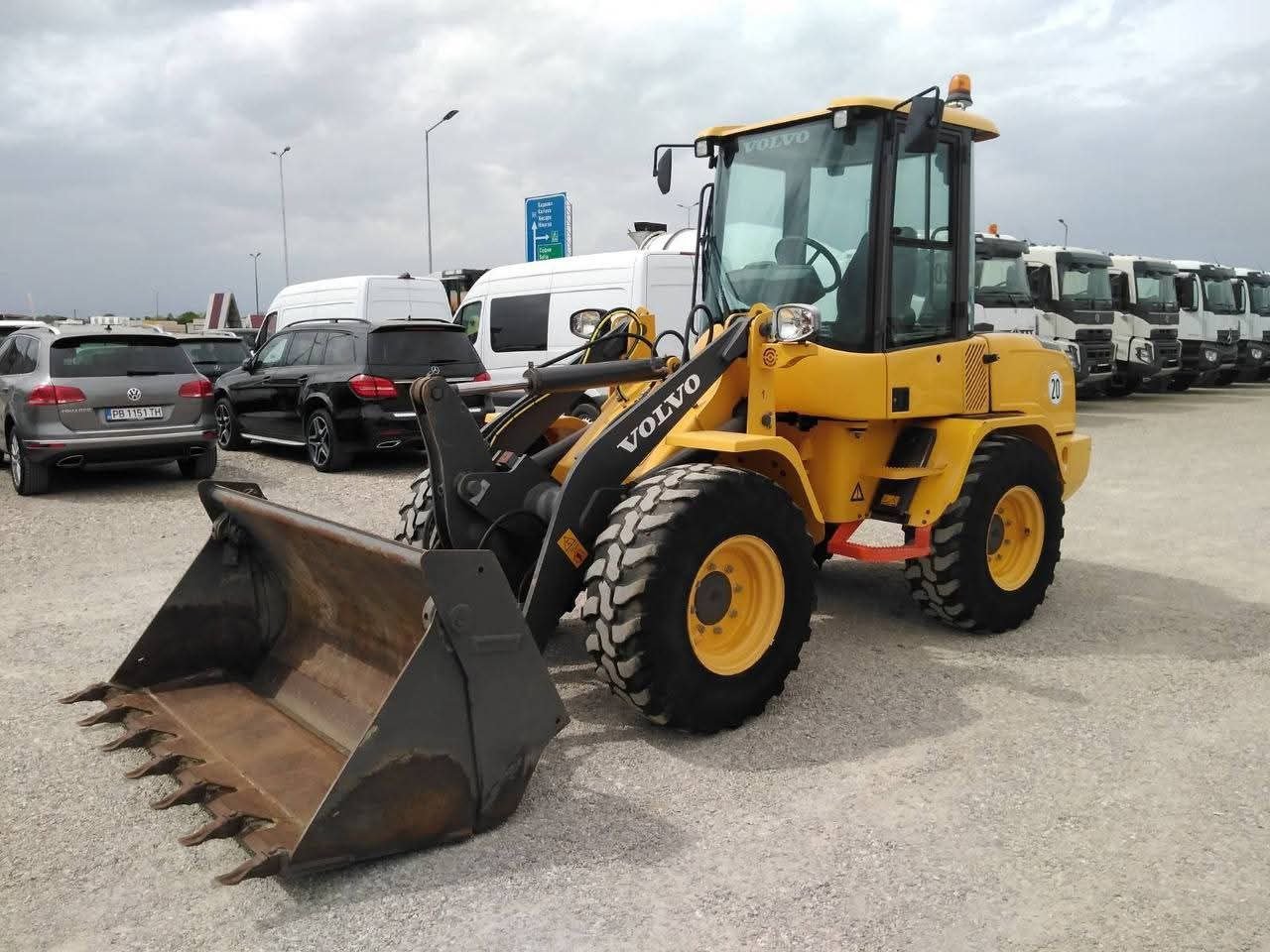 Caterpillar Loader for Sale in Damascus, VOLVO L30G Loader 2015 Located in Damascus, Heavy Equipment Market Syria