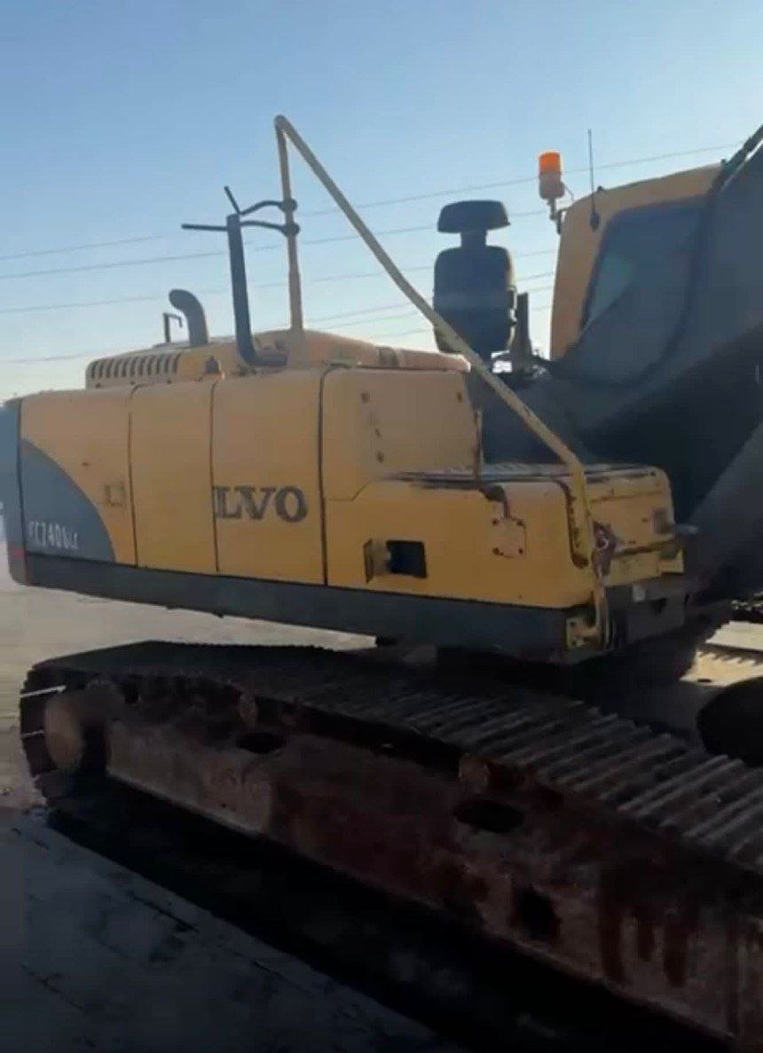 Volvo Excavator for Sale in Sweida, Volvo Excavator 2014 Located in Sweida, Heavy Equipment Market Syria