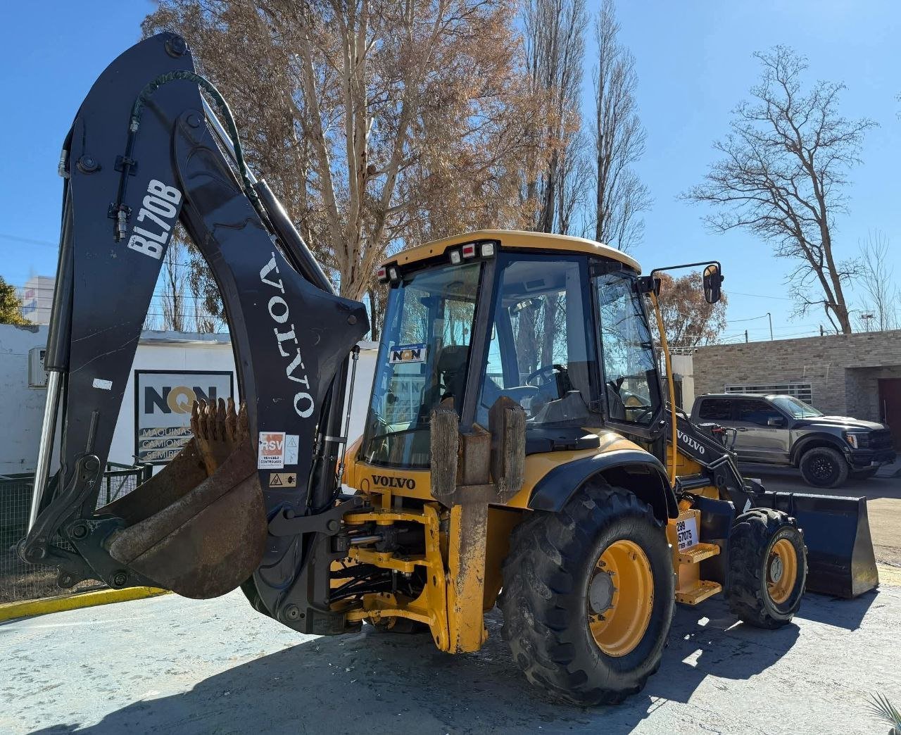 Volvo Loader + Backhoe for Sale in Damascus, Volvo BL70 2017 Model Located in Damascus