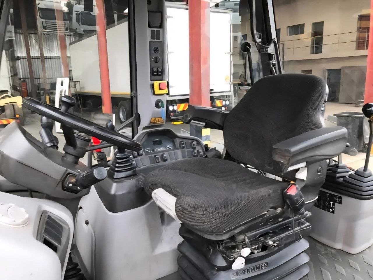 Volvo Loader + Backhoe for Sale in Damascus, Volvo BL71 2017 Model Located in Damascus
