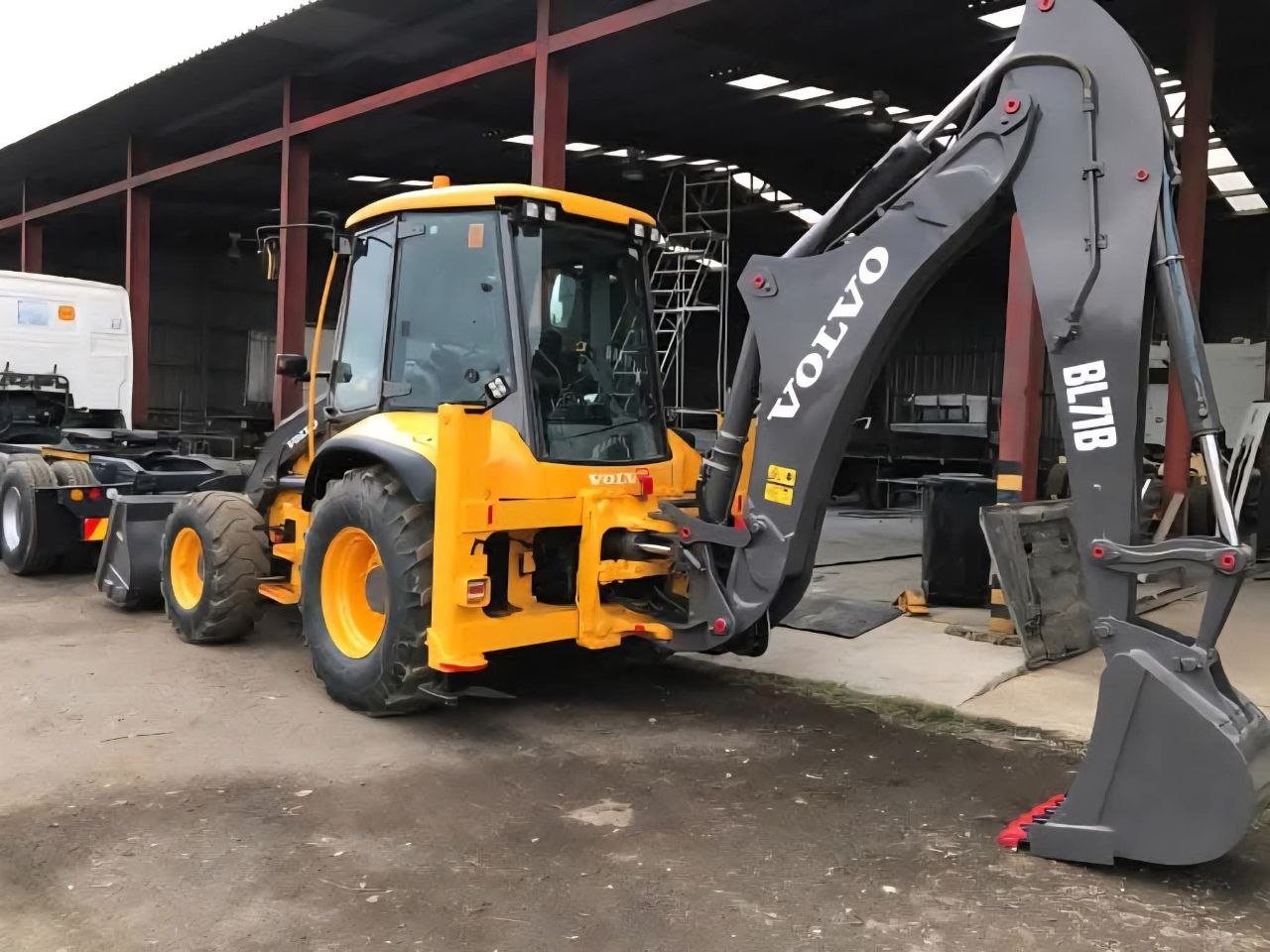 Volvo Loader + Backhoe for Sale in Damascus, Volvo BL71 2017 Model Located in Damascus