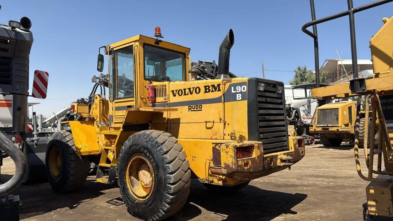 Volvo Loader for Sale in Aleppo, Volvo L90B 1995 Model European Import from Germany, Located in Aleppo