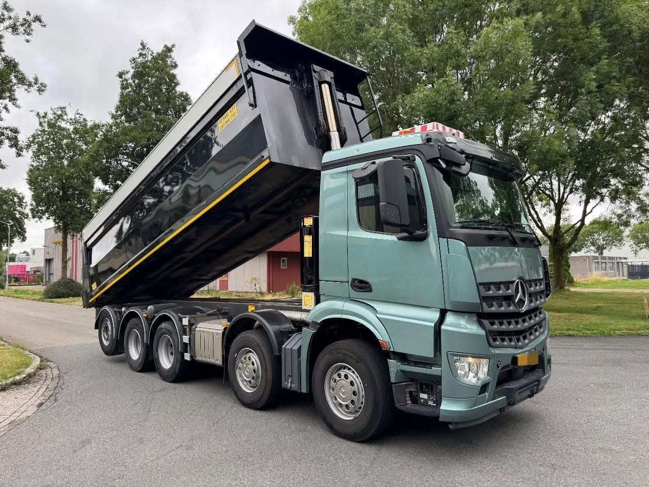 Mercedes Truck for Sale in Damascus, Mercedes Tipper 210 Model 2022 Located in Damascus, Truck Market in Syria