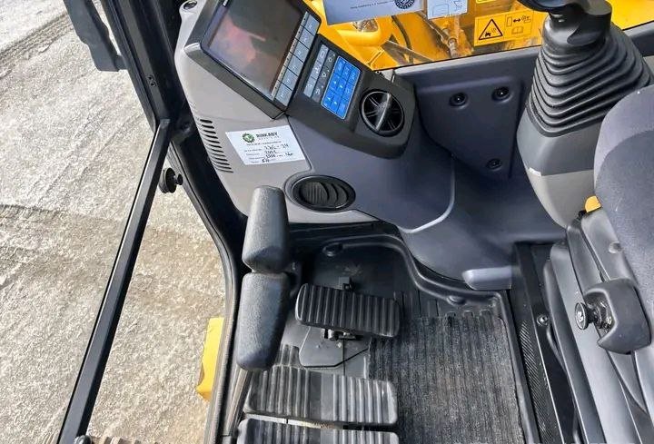 Komatsu Excavator for Sale in Homs, 2019 Komatsu 220 Excavator, Located in Homs, Best Deals on Heavy Equipment