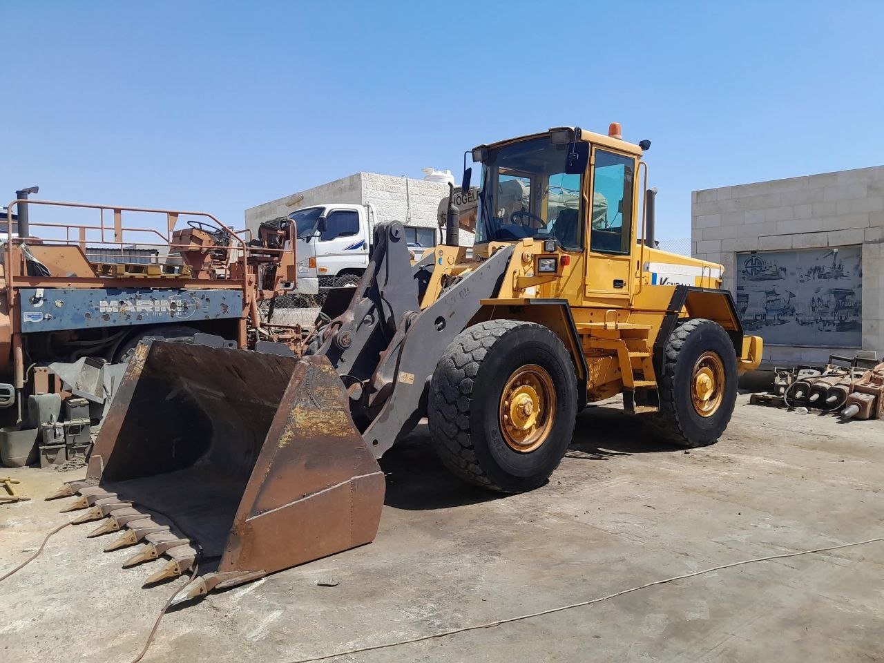Volvo Loader for Sale in Damascus, Volvo L90 D Loader Model 2000 Imported from Europe Fully Inspected Located in Damascus, Largest Arab Market for Loaders