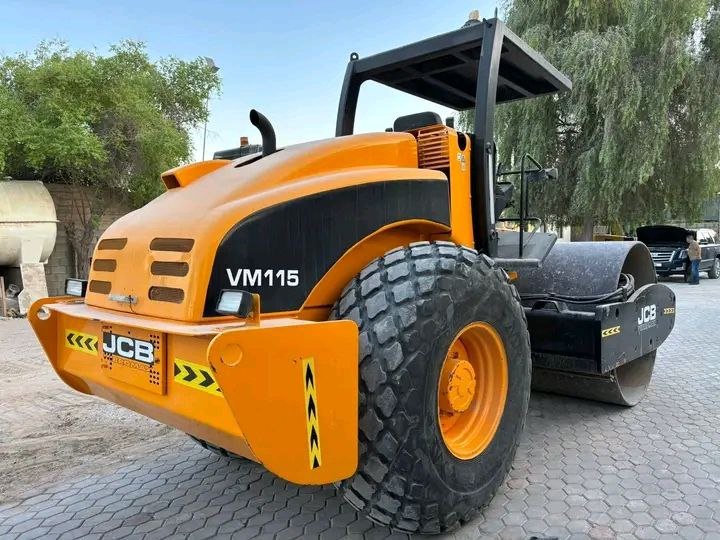 للبيع مدحلة جي سي بي في إدلب, مدحلة JCB VM115 موديل 2012 تواجد إدلب, سوق المعدات الثقيلة في سوريا