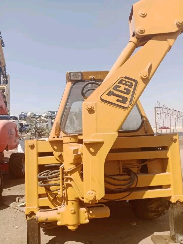 JCB Excavator for Sale in Homs, JCB Excavator Model 1998 Located in Homs, Heavy Equipment Market in Syria