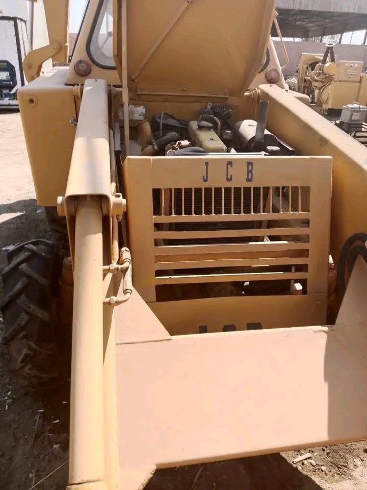 JCB Excavator for Sale in Homs, JCB Excavator Model 1998 Located in Homs, Heavy Equipment Market in Syria
