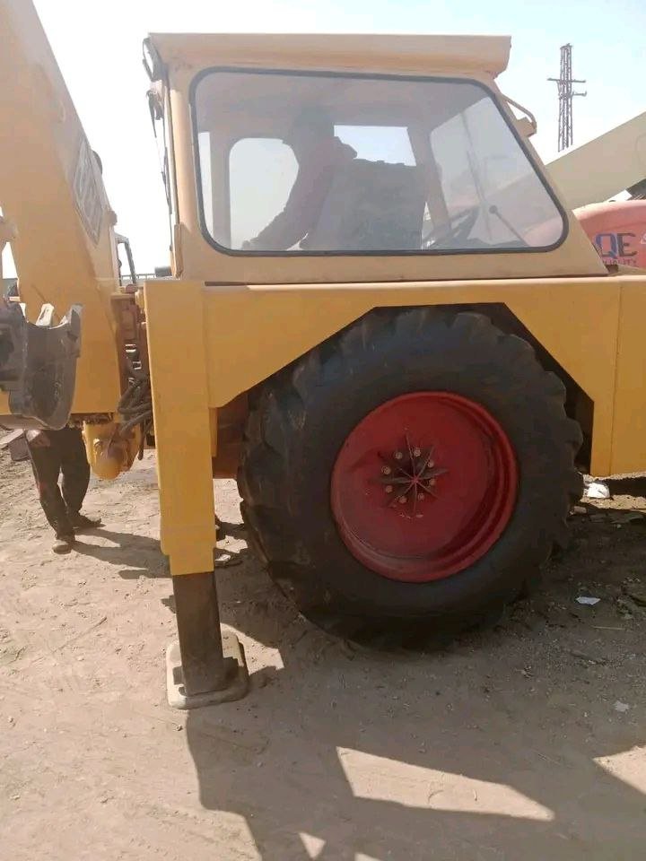 JCB Excavator for Sale in Homs, JCB Excavator Model 1998 Located in Homs, Heavy Equipment Market in Syria